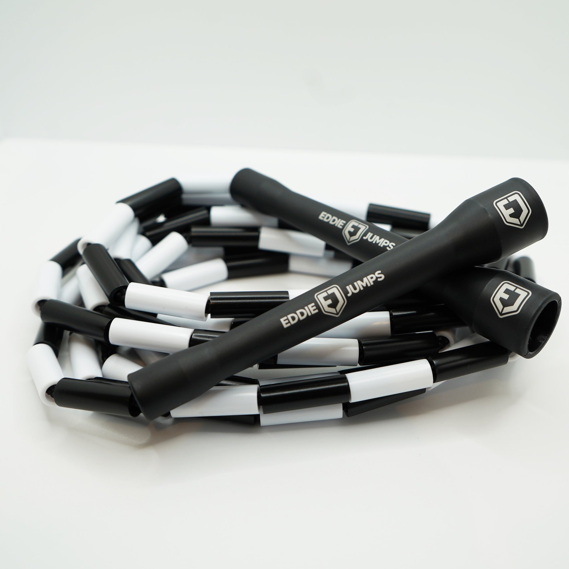 EJ STORM RIDER BLACK & WHITE BEADED JUMP ROPE